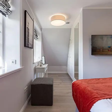 Ferienhaus Emmas Hues *